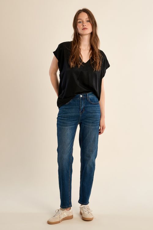 Basic T-shirt studded with rhinestones