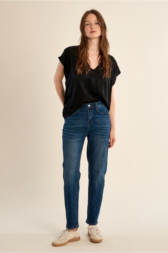 Basic T-shirt studded with rhinestones
