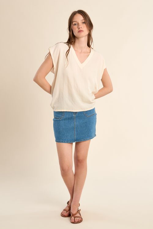 Basic T-shirt studded with rhinestones