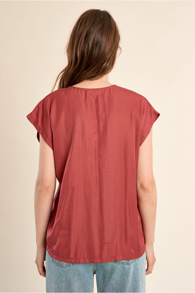 Top de mujer de manga corta, cuello en V.
