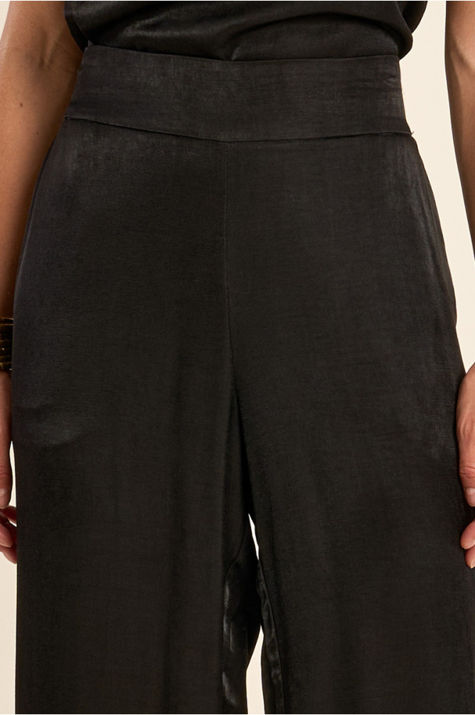 Flowing straight trousers