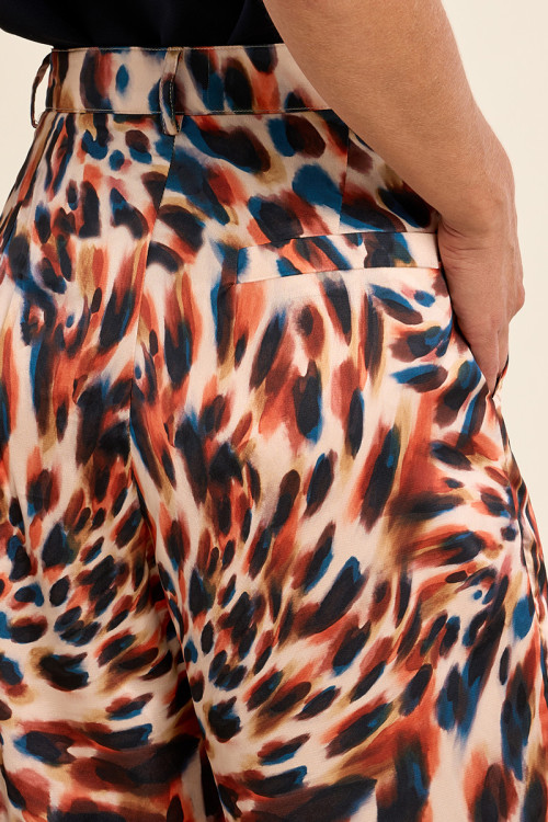 Pantalón de mujer largo, con estampado.
