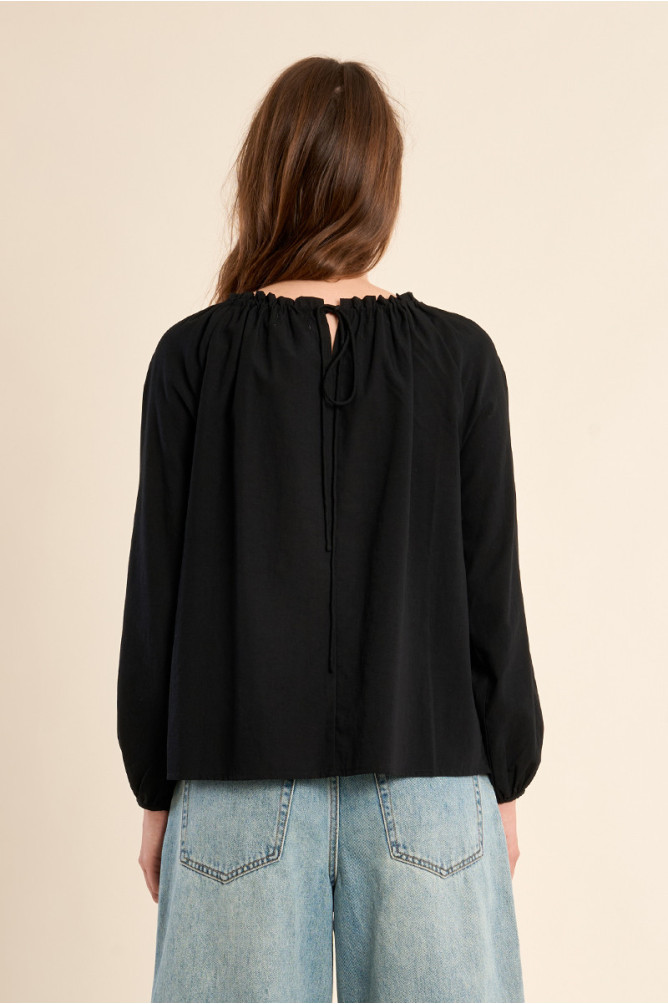 Blouse col rond perlé
