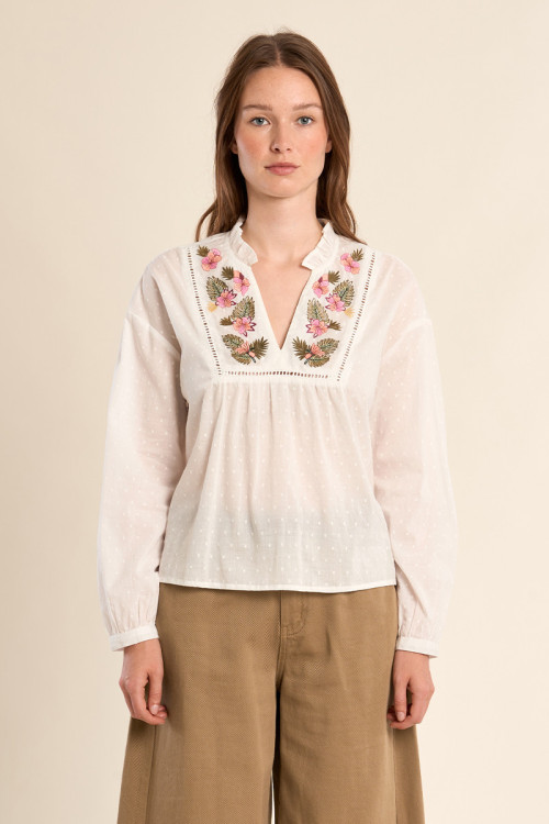 Blusa de mujer de manga larga, con flores bordadas.