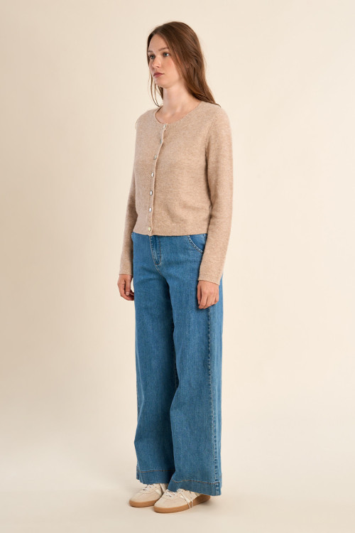 Knitted cardigan, buttoned