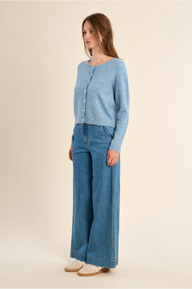 Knitted cardigan, buttoned