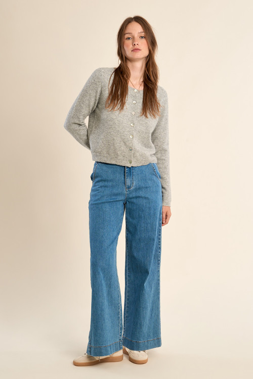 Knitted cardigan, buttoned