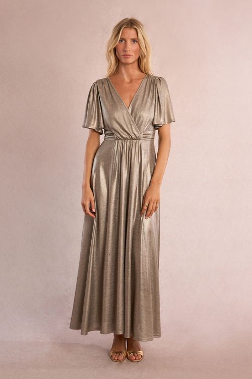 Vestido largo, en tejido brillante, con lazada.