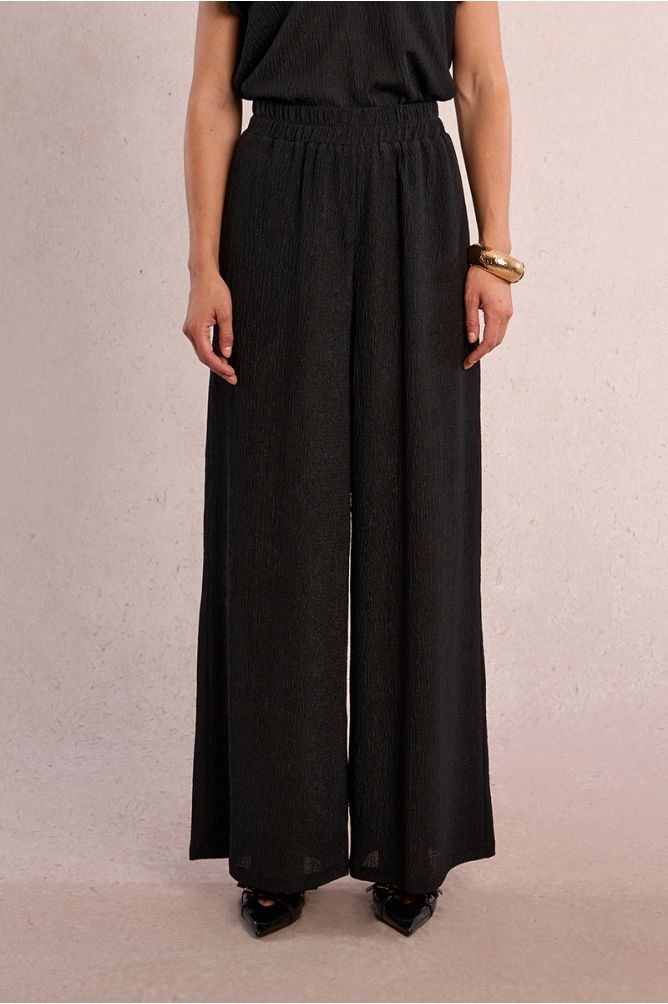 Pantalon droit et fluide en semi-transparence
