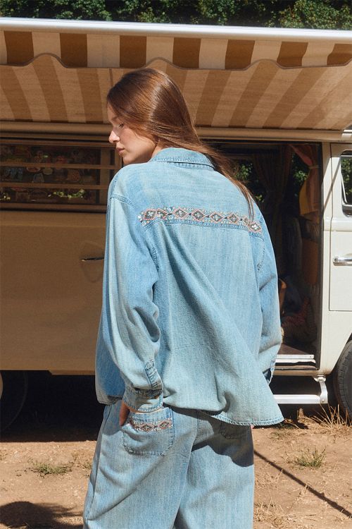 Chemise en jean, détails perles