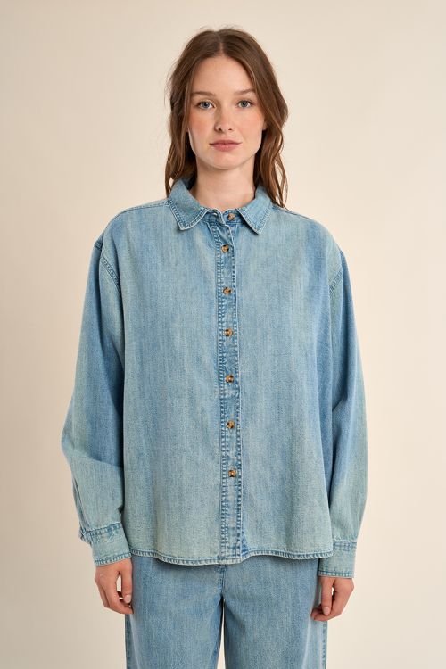 Camisa de mujer vaquera, detalle abalorios.