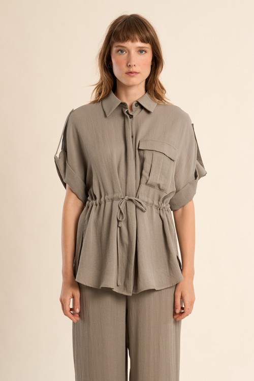 Safari blouse, knotted at the waist