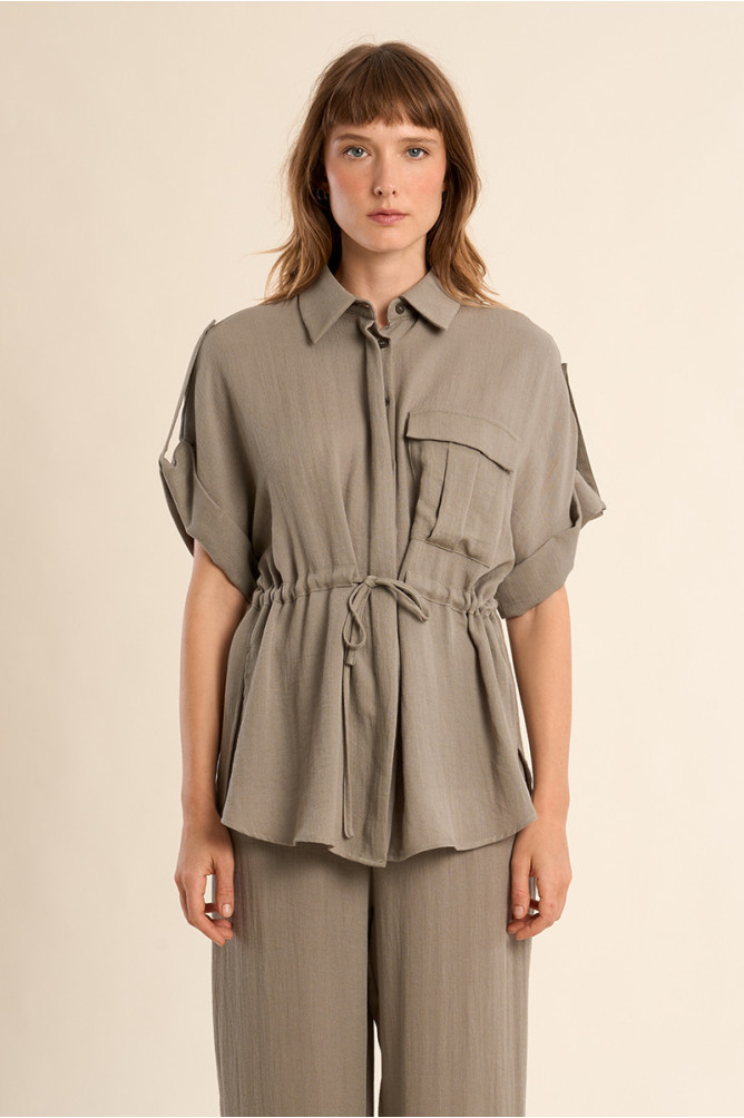 Safari blouse, knotted at the waist