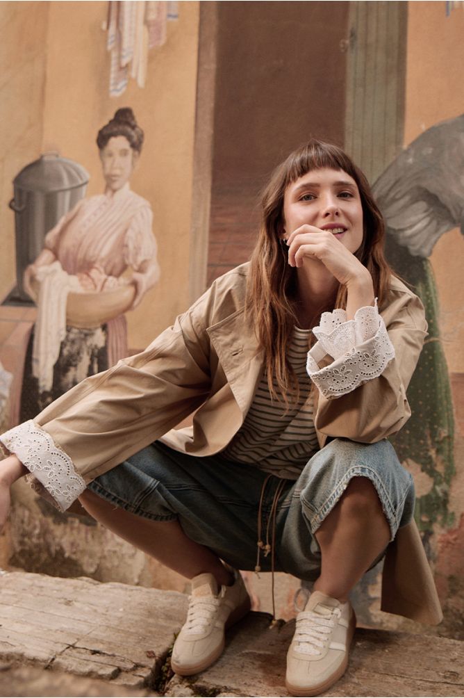 Short trench coat