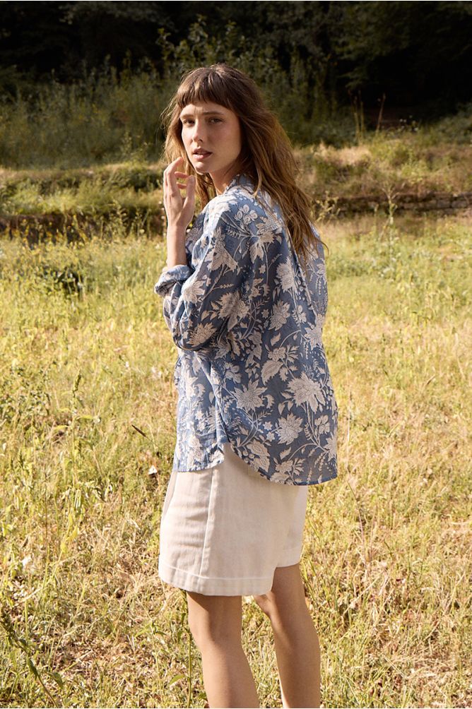 Camisa de mujer de manga larga, estampado flores.