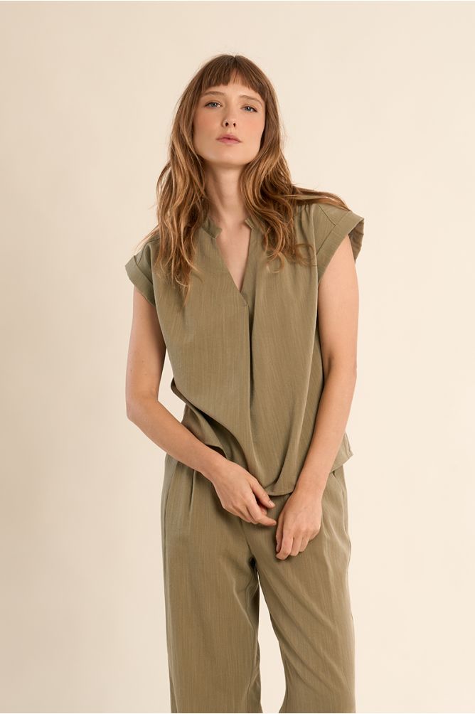 Sleeveless top