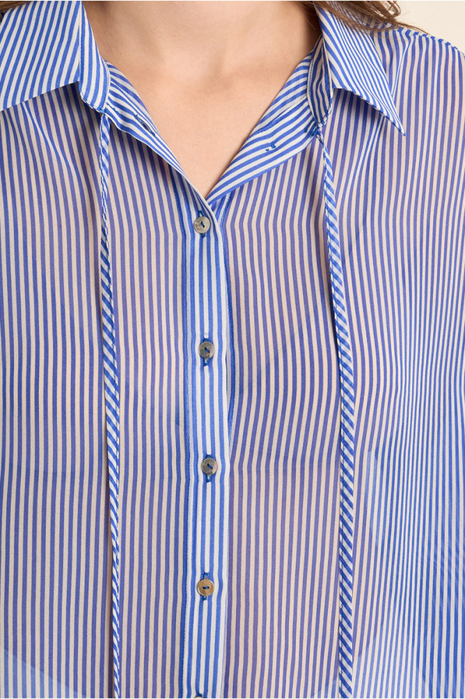 Large chemise rayée, en semi-transparence
