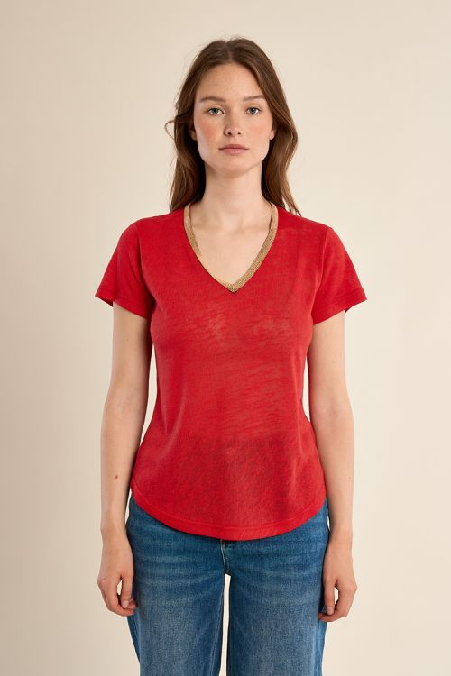 Camiseta de mujer de manga corta, con detalle en el escote.