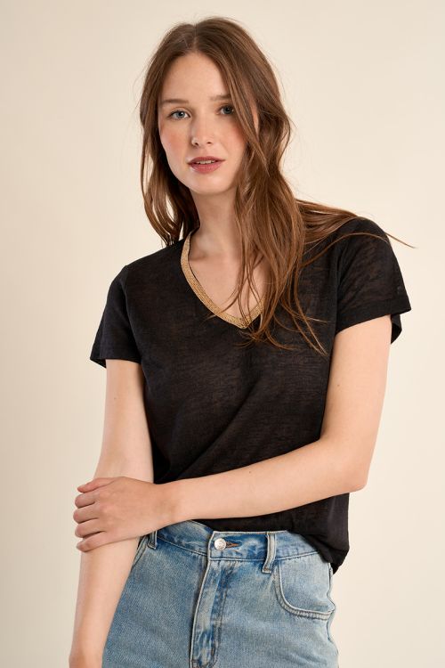 V-neck T-shirt, gold