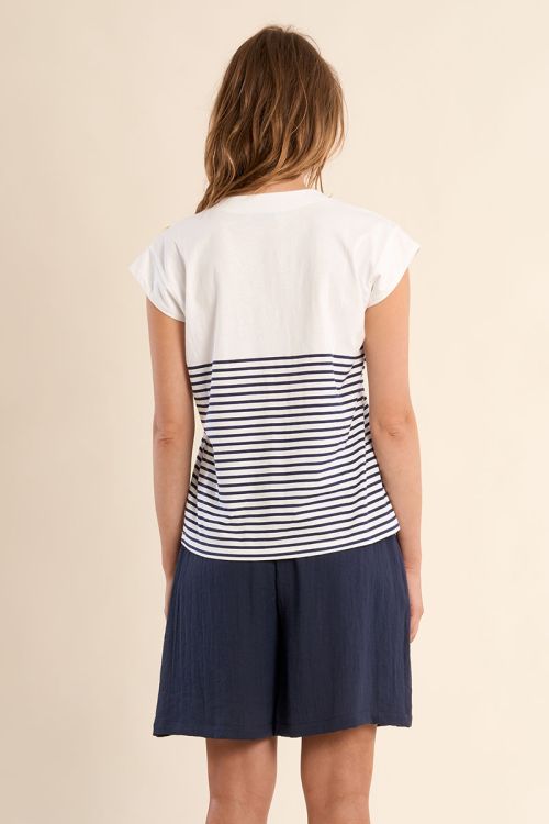 Sleeveless, striped top