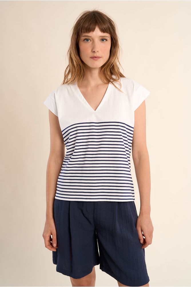 Sleeveless, striped top