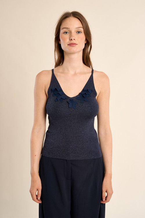 Top de mujer de tirantes, con detalles.