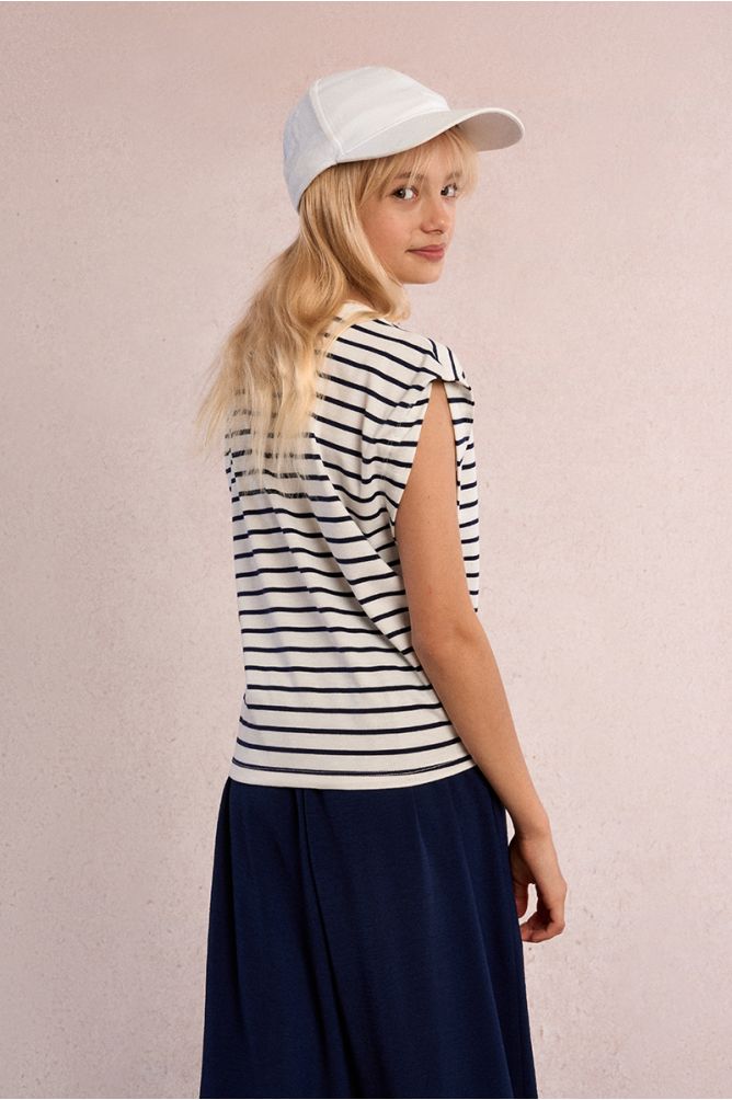 Camiseta de niña de manga sisa, estampado rayas.