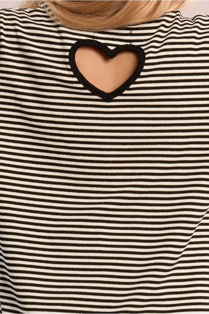 Camiseta de niña de manga corta, estampado rayas y corazón.