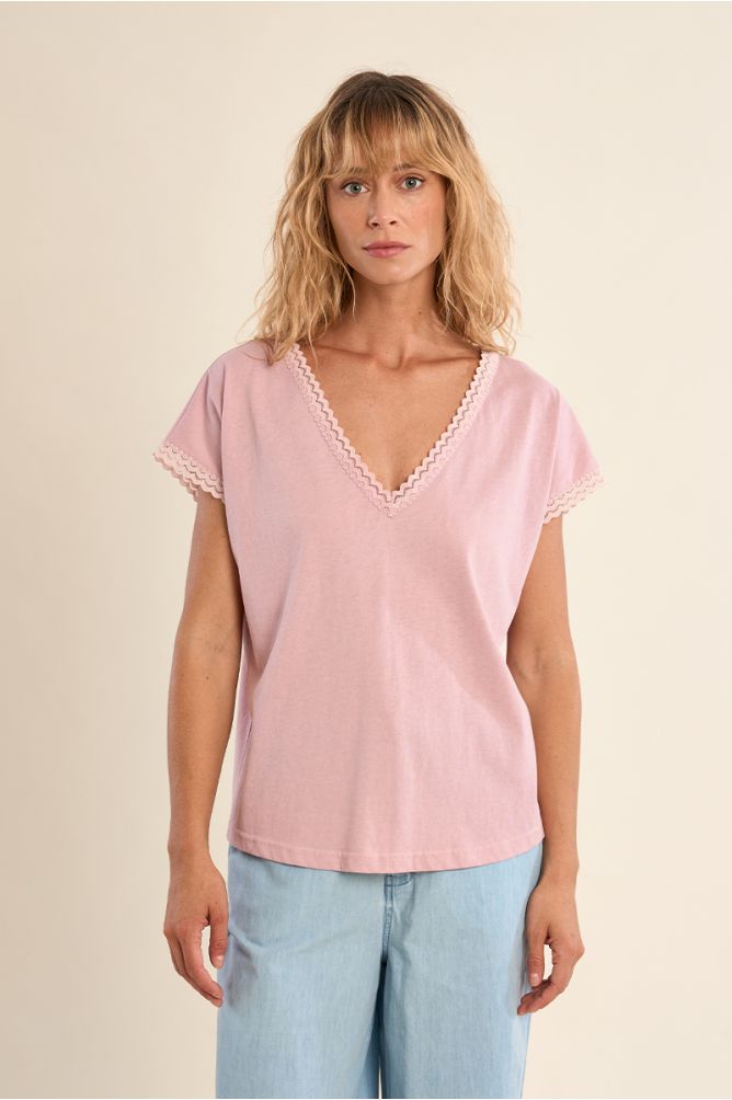 T-shirt à col V, détail dentelle