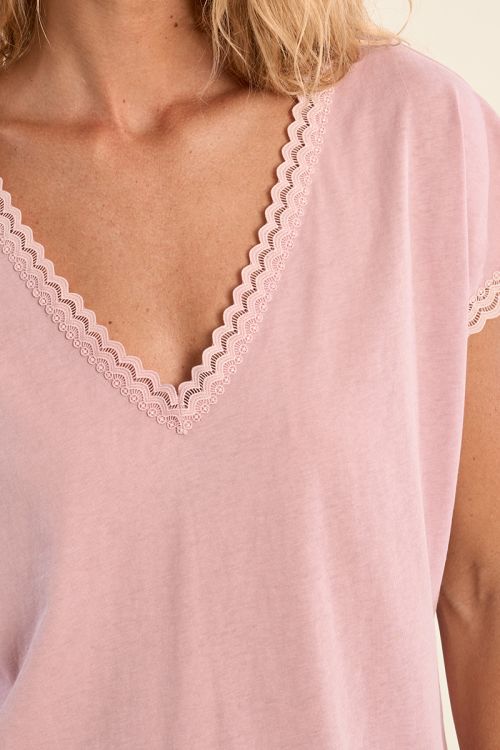 Camiseta de mujer de manga corta, detalle encaje.