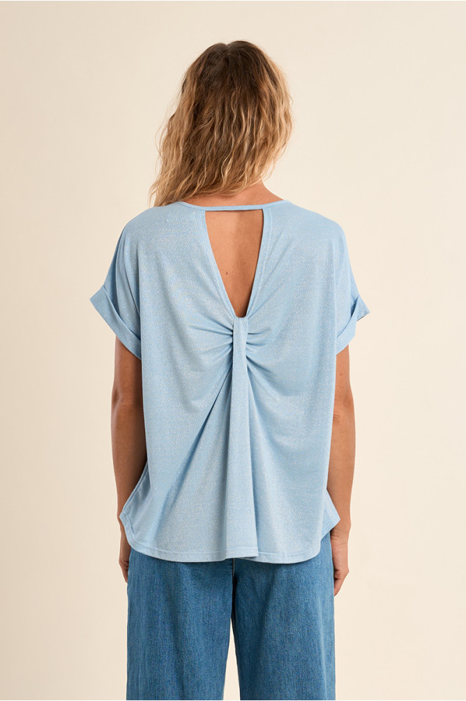 Casual T-shirt, open at the back