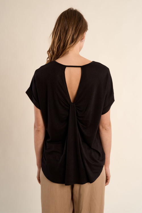 Casual T-shirt, open at the back