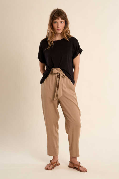 Casual T-shirt, open at the back