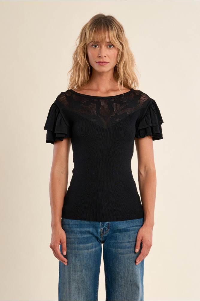 T-shirt with semi-transparent collar