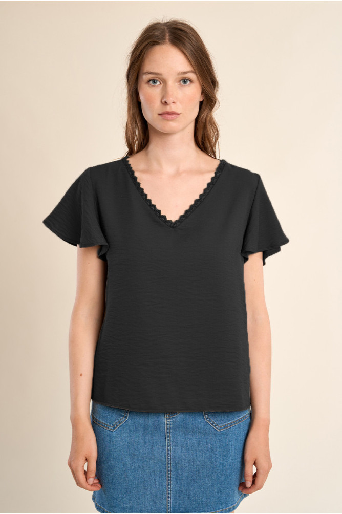 Casual T-shirt, embroidered collar