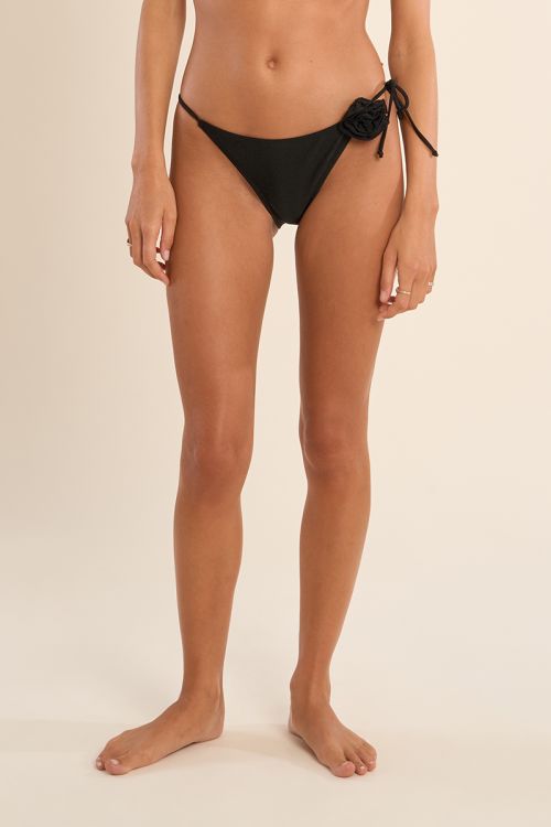 "

Bas de maillot de bain, détail fleur"