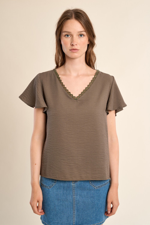 T-shirt décontracté, col brodé