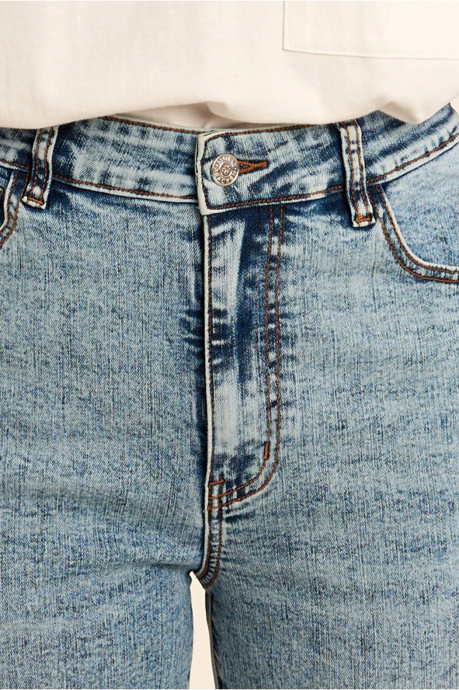 Straight-leg denim, high waist