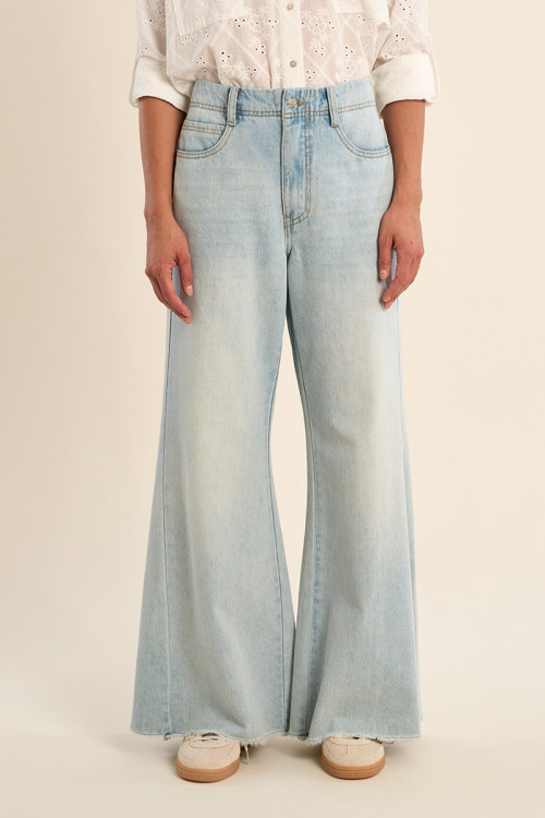 Wide-leg, flared denim