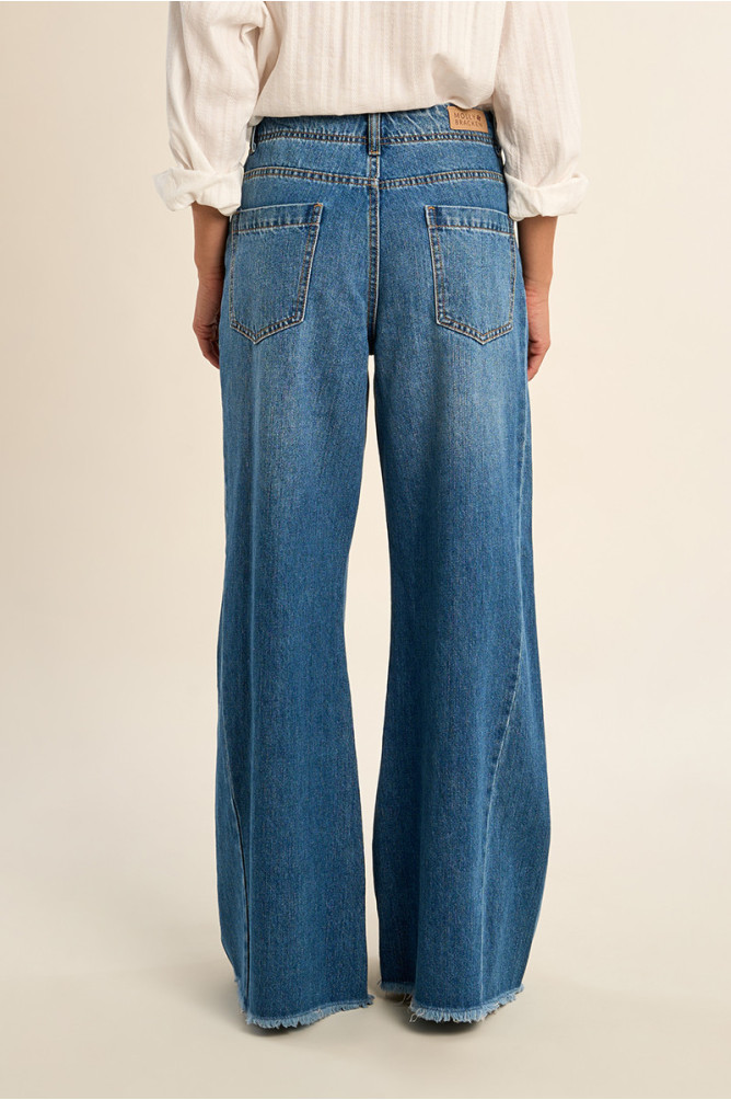 Wide-leg, flared denim