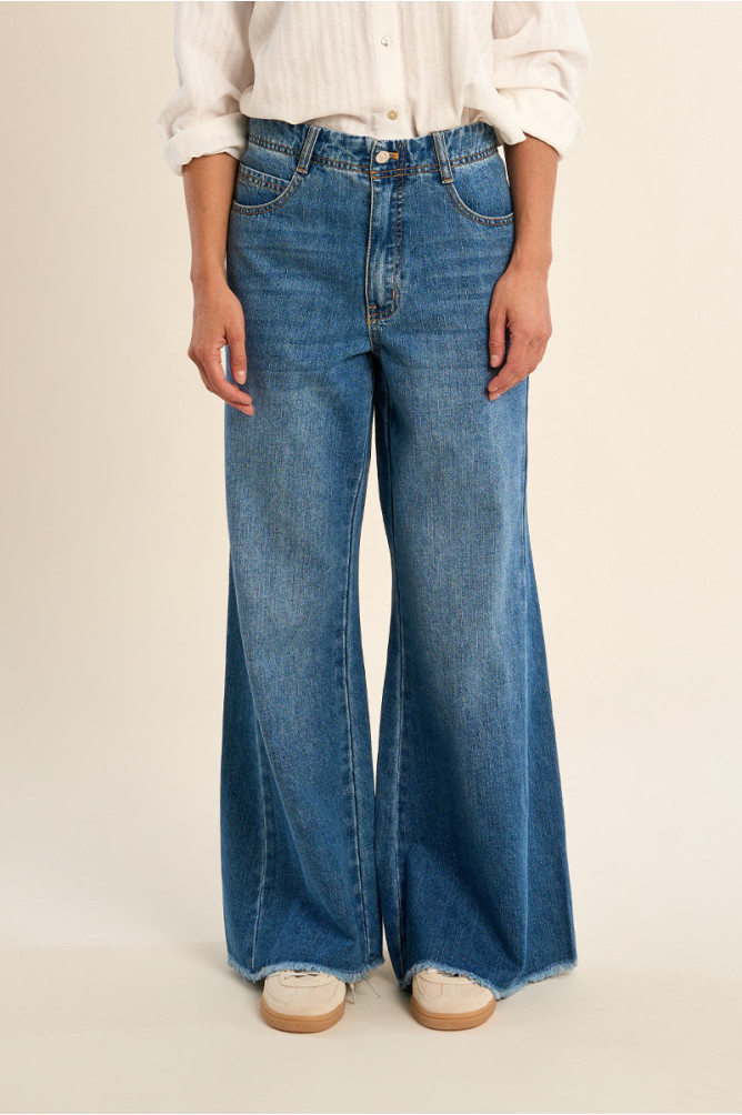 Wide-leg, flared denim