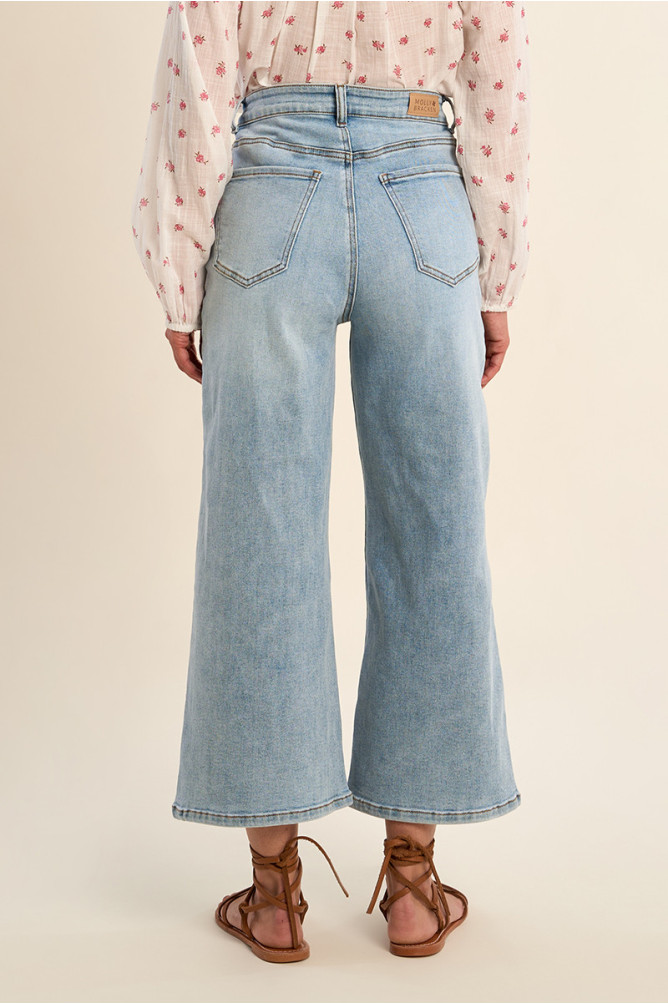 Pantalón de mujer vaquero, acampanado.