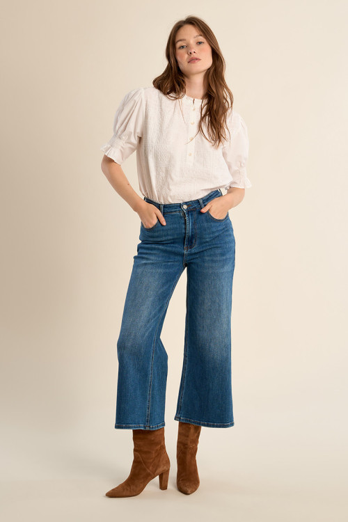 Wide-leg denim, cropped fit