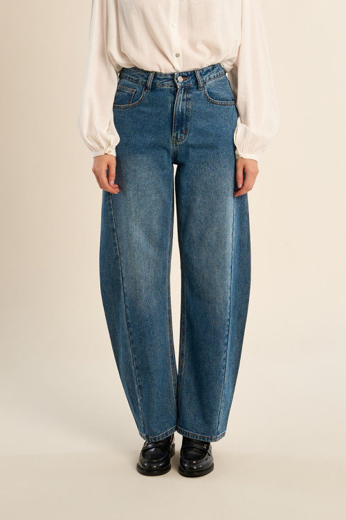 Pantalón de mujer vaquero, corte amplio ¨Balloon¨