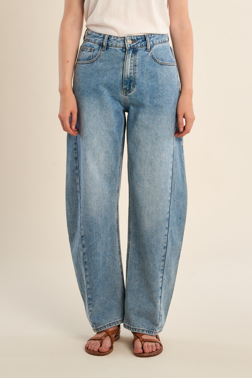 Pantalón de mujer vaquero, corte amplio ¨Balloon¨