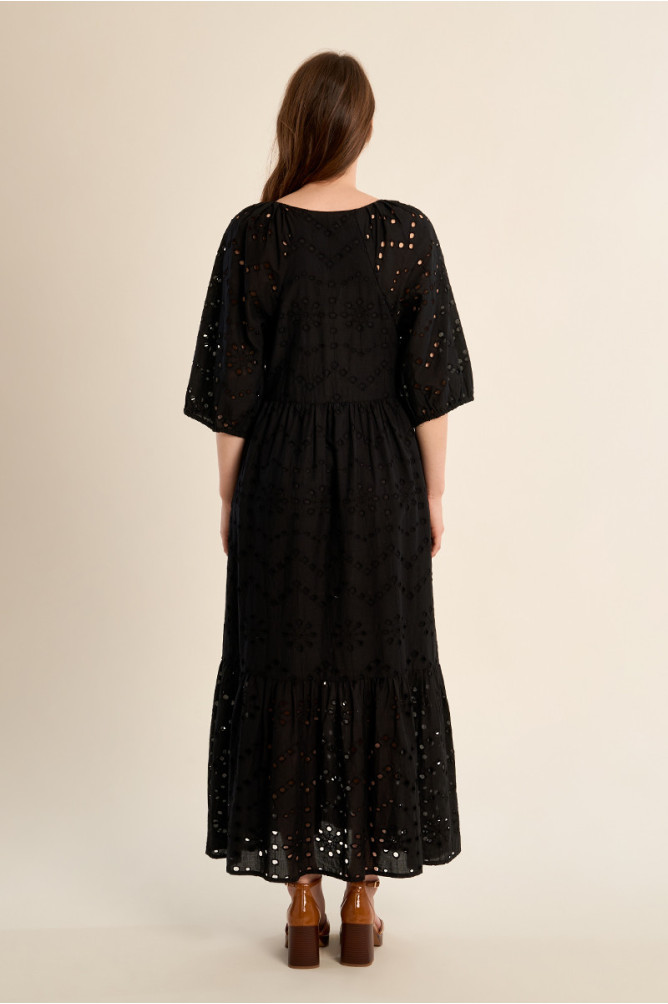"Longue robe en coton, broderies ajourées"