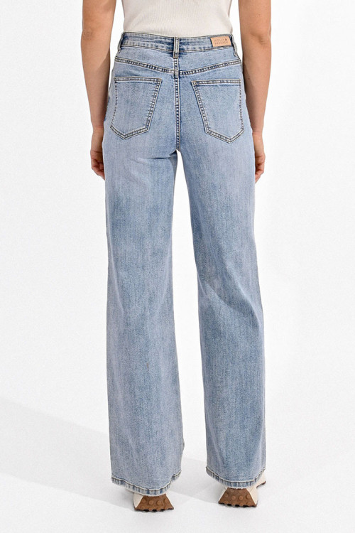 High-waisted wide-leg jeans