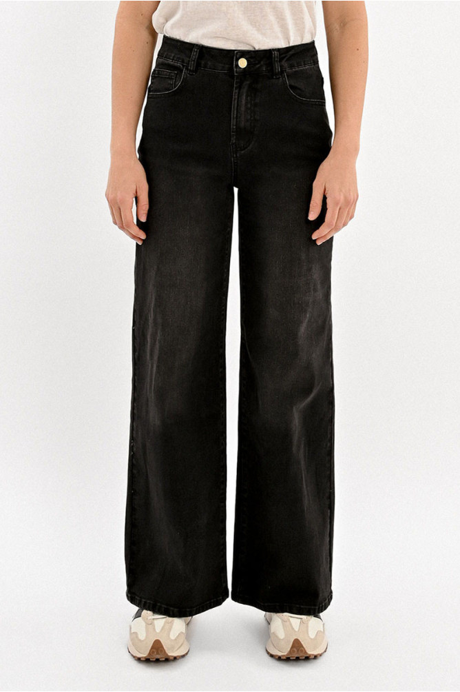 Pantalón de mujer vaquero, perneras anchas.