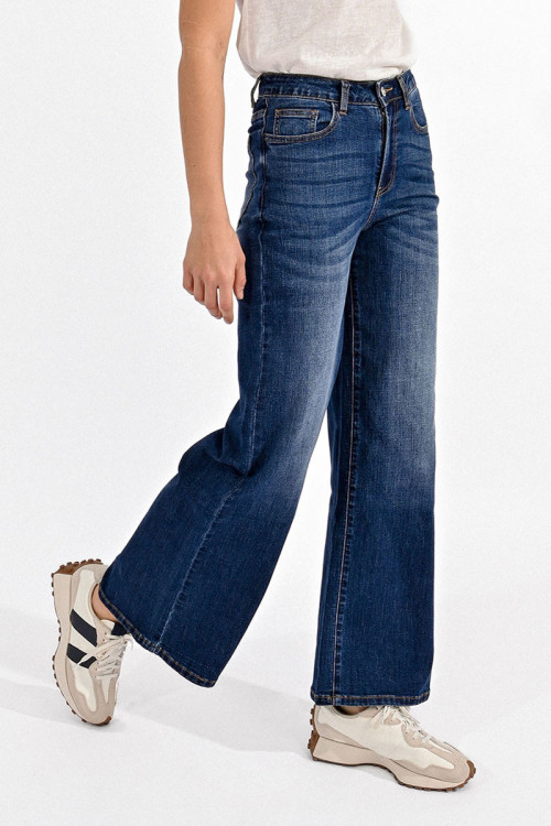 High-waisted wide-leg jeans