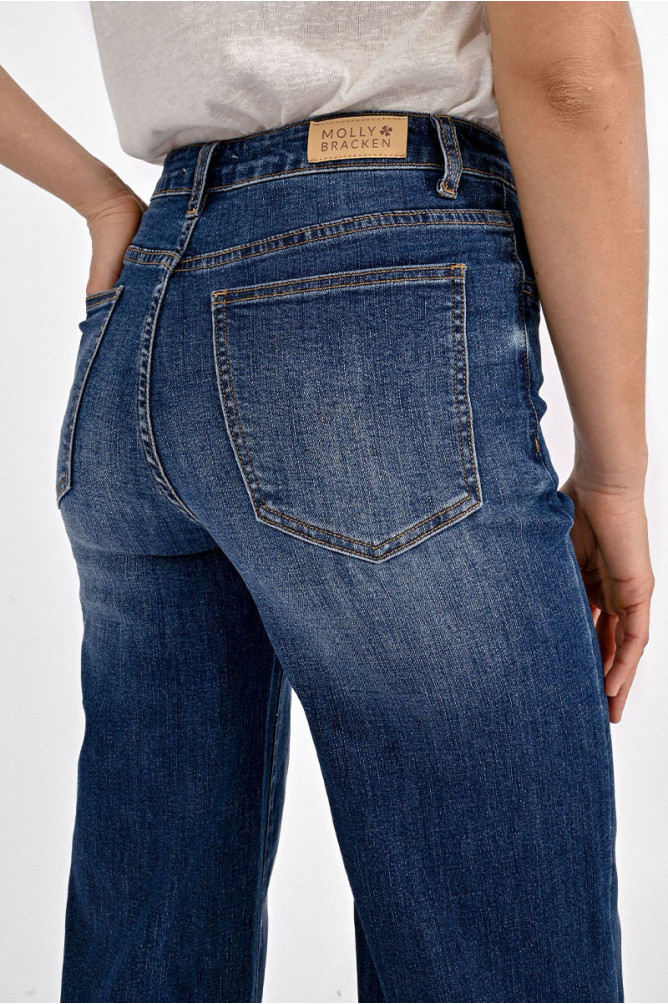 Pantalón de mujer vaquero, perneras anchas.